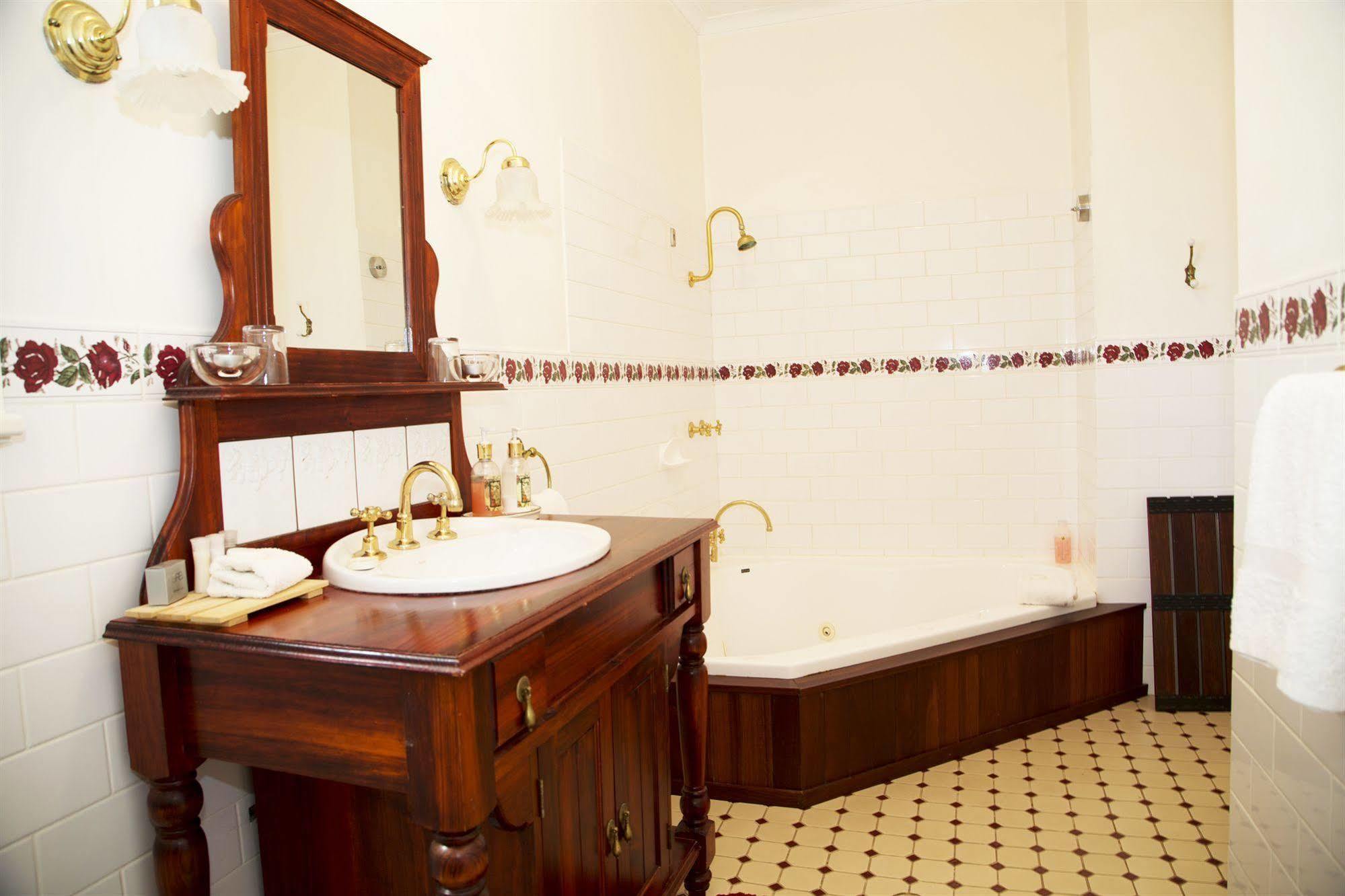 Rosebridge House Bed & Breakfast Adult Retreat Gooseberry Hill Экстерьер фото